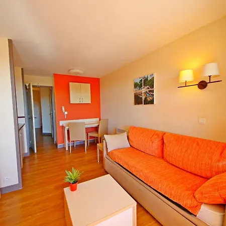 2m - P6 327 - 448la Lejlighed